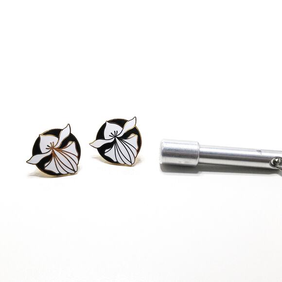 Vintage Isle of Skye Cloisonné Enamel Earrings, Black & White Lily, Gold Plated - Picture 8 of 10